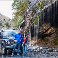 Придорожный скальный душ Грузия