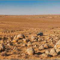 Россыпь каменных шариков для боулинга Казахстан