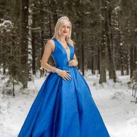  Фотосессия в зимнем лесу синее платье