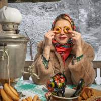 Русская красавица - с самоваром на природе фотосессия Калининград