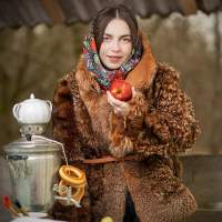 Русская красавица - с самоваром на природе фотосессия Калининград