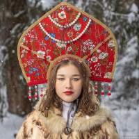 Русская красавица - в лесу в кокошнике фотосессия Калининград