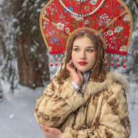 Русская красавица - в лесу в кокошнике фотосессия 2 Калининград