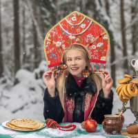 Русская красавица - в кокошнике с самоваром в лесу фотосессия 2 Калининград