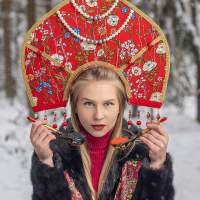Русская красавица - в кокошнике с самоваром в лесу фотосессия 4 Калининград