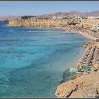 Пляж Красного моря с голубой водой