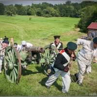 Артиллерийский расчет и орудие Битва под Фридландом 2015