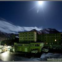 Вид на ночные отели. Альпы, перевал Stelviopass мотопутешествие