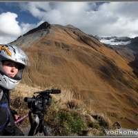 Vodkomotornik Pictures работает на перевале. Швейцария Альпы Furka pass Фурка перевал