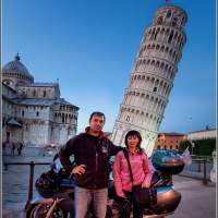 В Пизе у башни на мотоцикле. Италия, Italy мотопутешествие