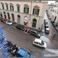 Вид на улицу с пришвартованым мотоциклом. Италия Флоренция мотопутешествие на yamaha fjr1300 Italy
