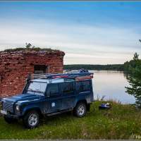Лагерь на берегу Беломоро-Балтийского канала Land Rover Defender