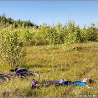 Отдых велосипедистки Целау болото